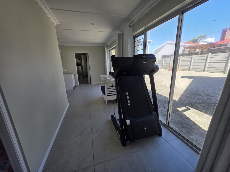 6 Bedroom Property for Sale in Oceanview Heights Western Cape
